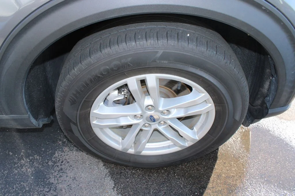 Used 2021 Gray Metallic Ford XLT image 3
