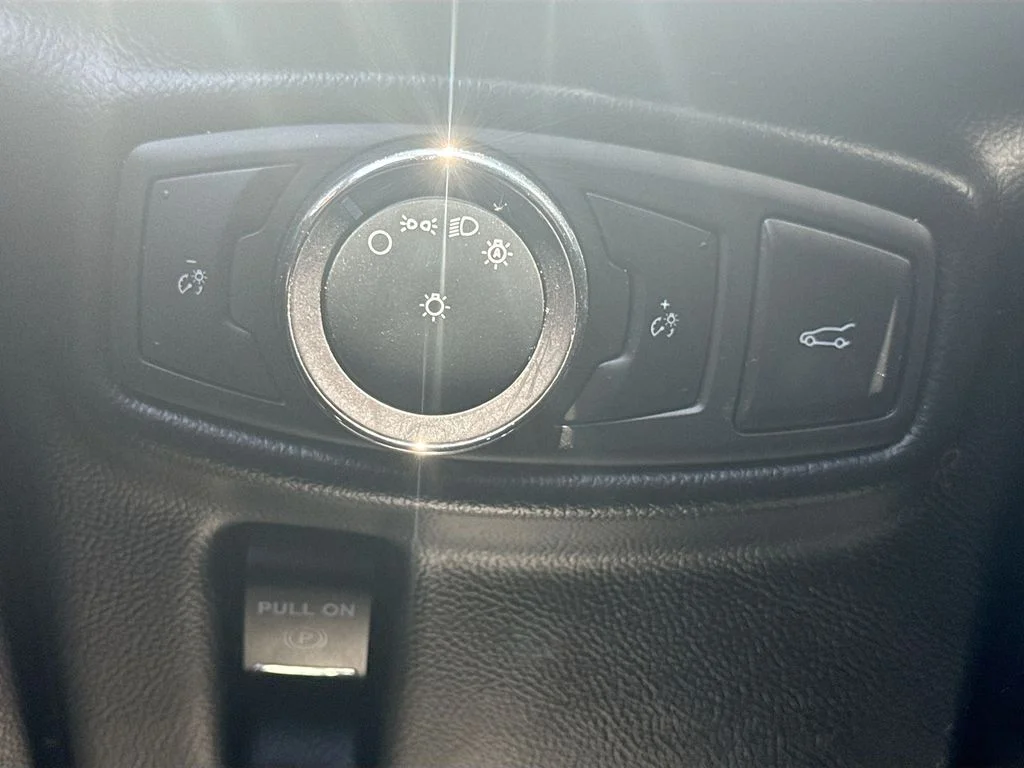 Used 2018 Black Lincoln Reserve image 11