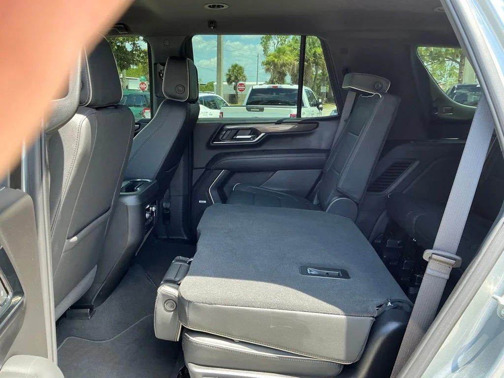 Used 2025 Silver GMC Elevation image 38