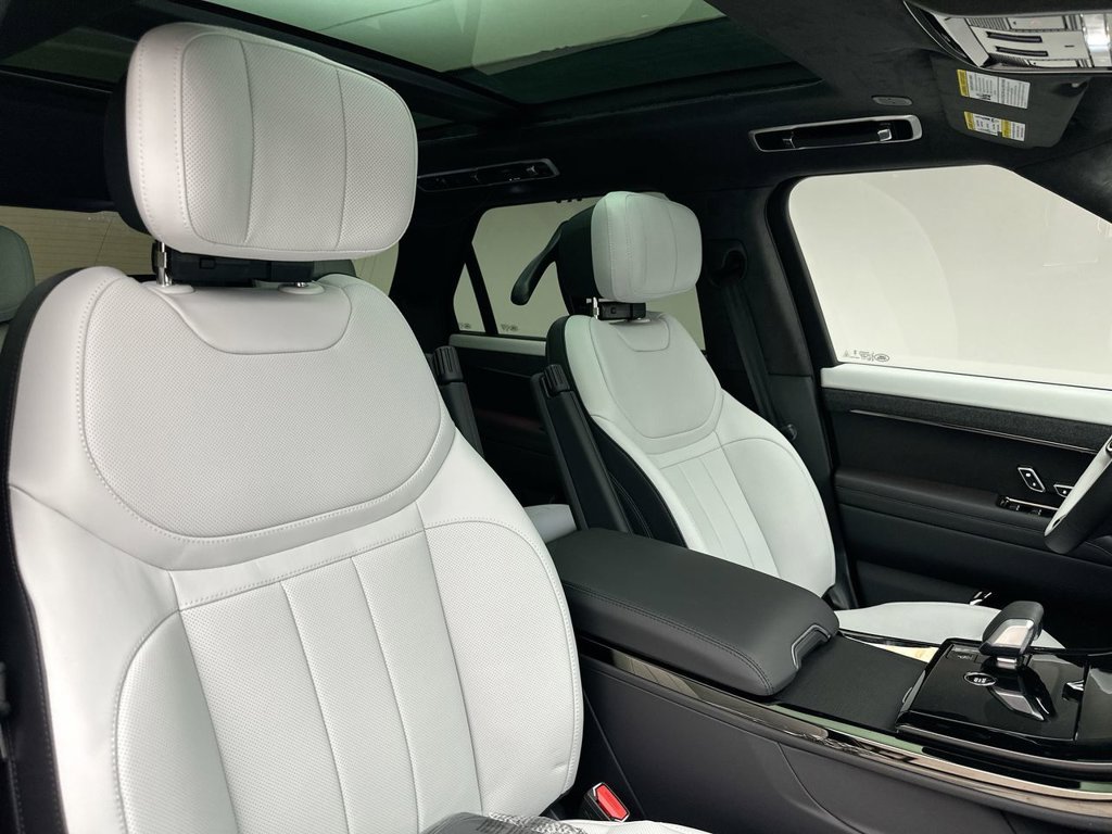 New 2026 Varesine Blue Metallic Land Rover Autobiography image 6