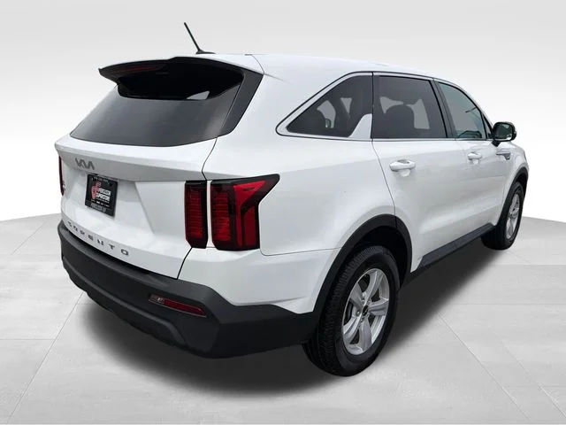 Used 2022 White Kia LX image 7