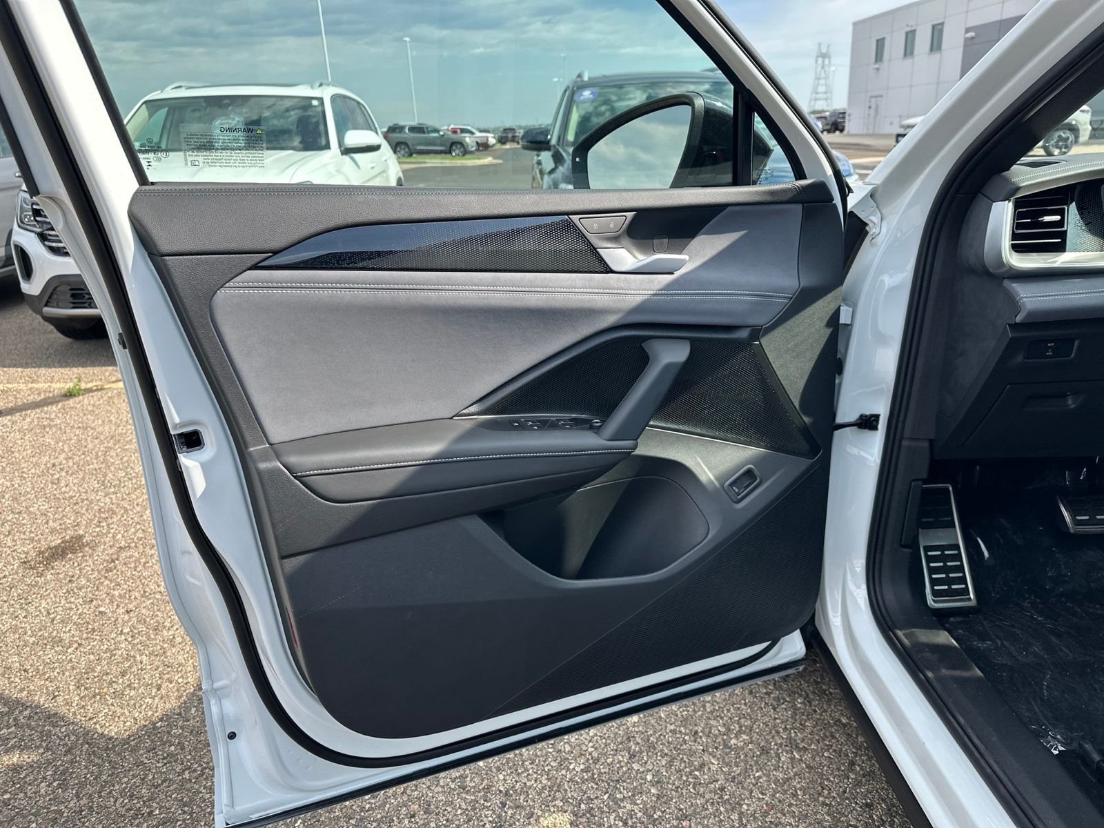 New 2026 White/off-white Volkswagen 2.0T SE R-Line Black image 17