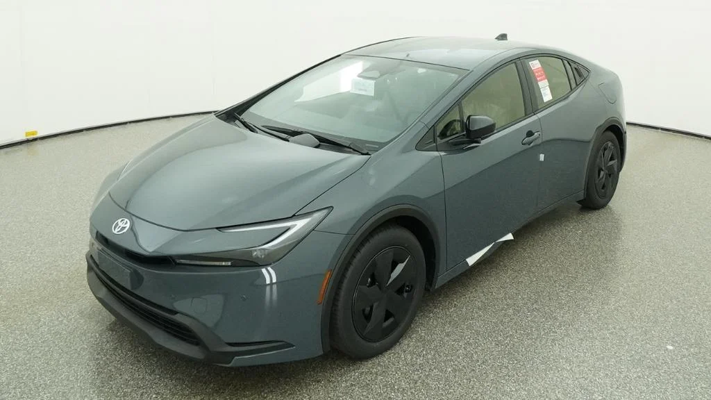 2026 Toyota Prius LE FWD's photo
