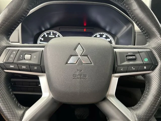 Used 2024 Silver Mitsubishi SE image 29