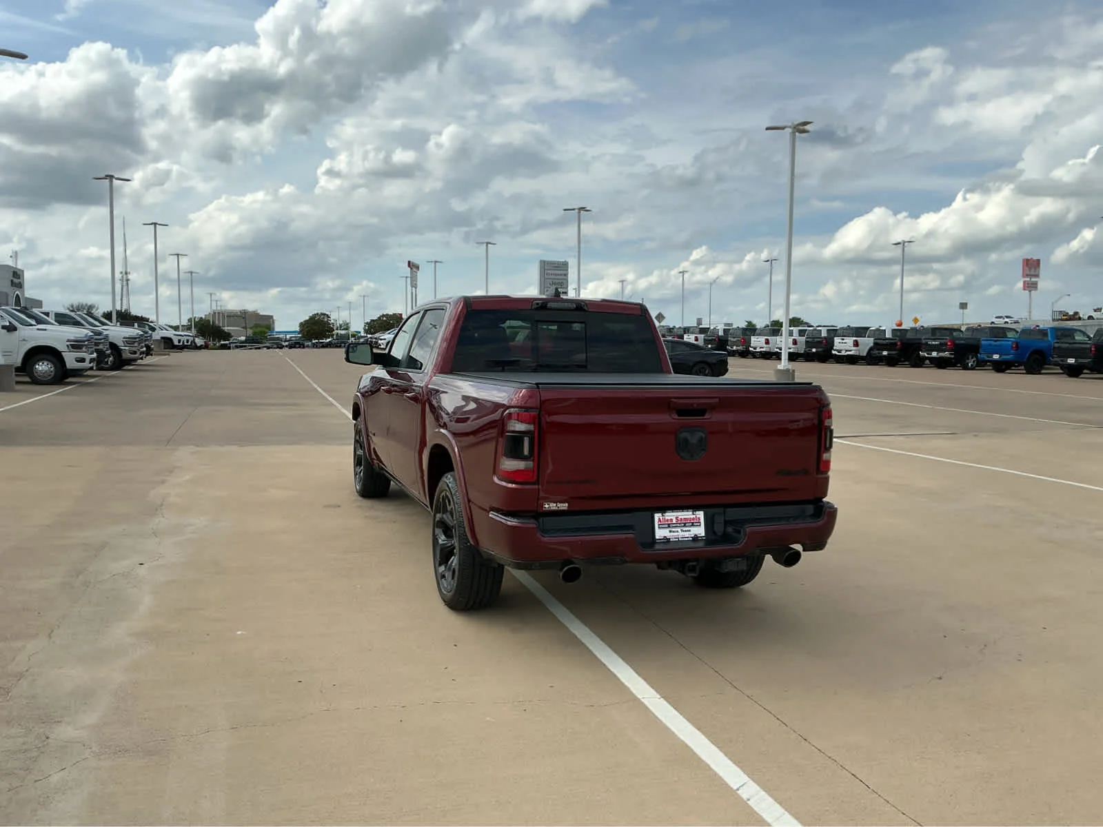 Used 2022 Delmonico Red Pearlcoat Ram Limited image 11