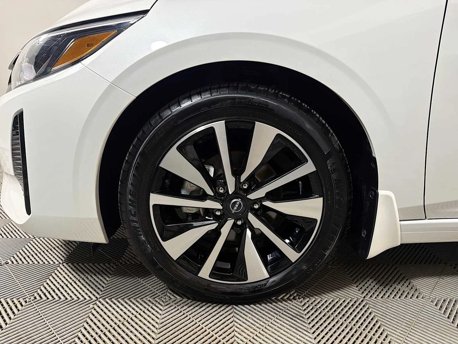Certified Used 2025 Aspen White Tricoat Nissan SV image 28
