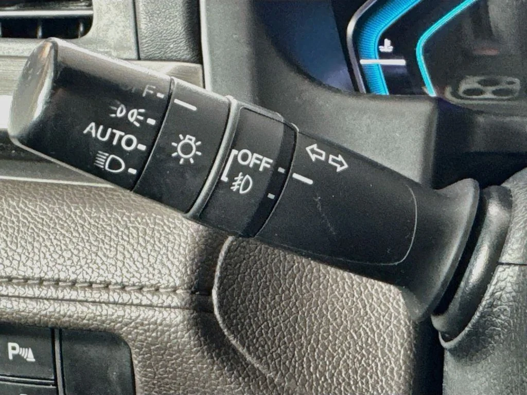 Used 2018 Silver Honda Touring image 12