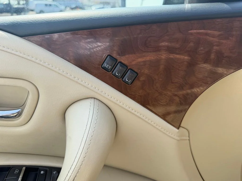Used 2018 White INFINITI Base image 27