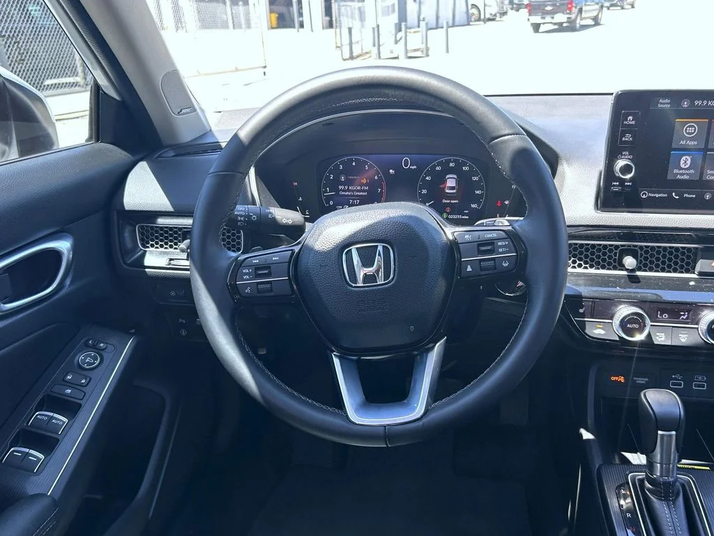 Used 2023 White Honda Touring image 11