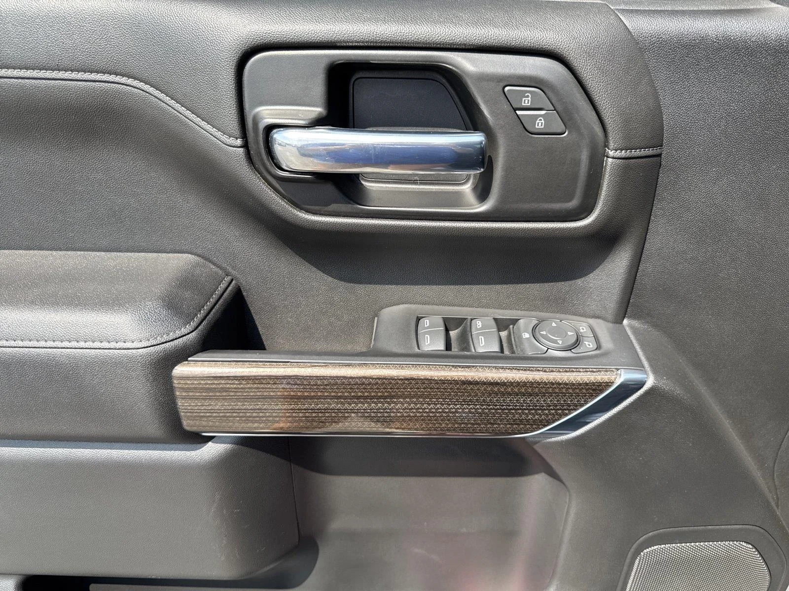 Used 2022 SATIN STEEL METALLIC Chevrolet LT image 17