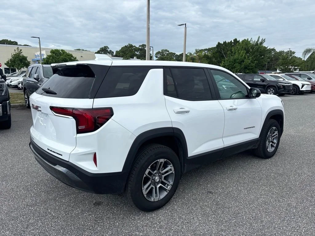 Used 2025 Summit White GMC Elevation image 4