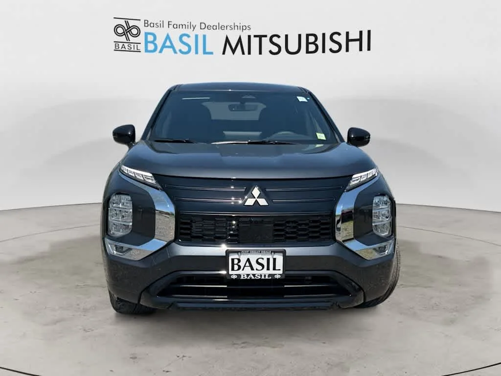 New 2026 Graphite Gray Mitsubishi LE image 8