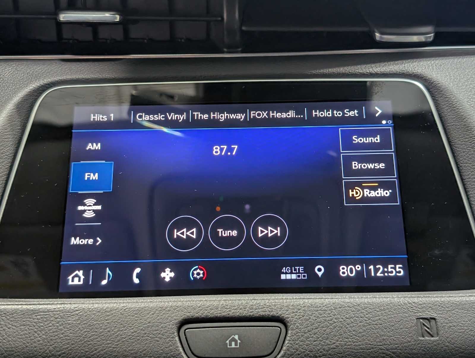 Used 2019 CRYSTAL WHITE TRICOAT Cadillac AWD Premium Luxury image 24
