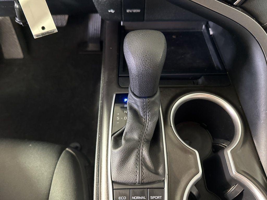 Used 2024 Ice Toyota LE image 20