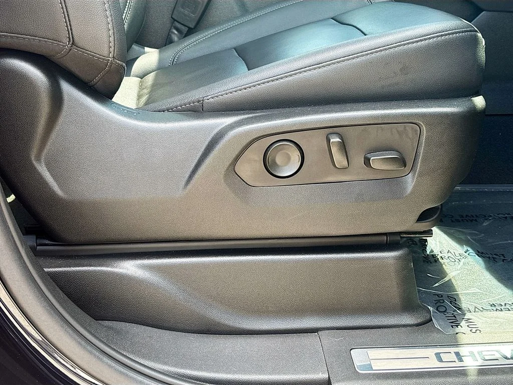 Used 2023 Blue Chevrolet Z71 image 27