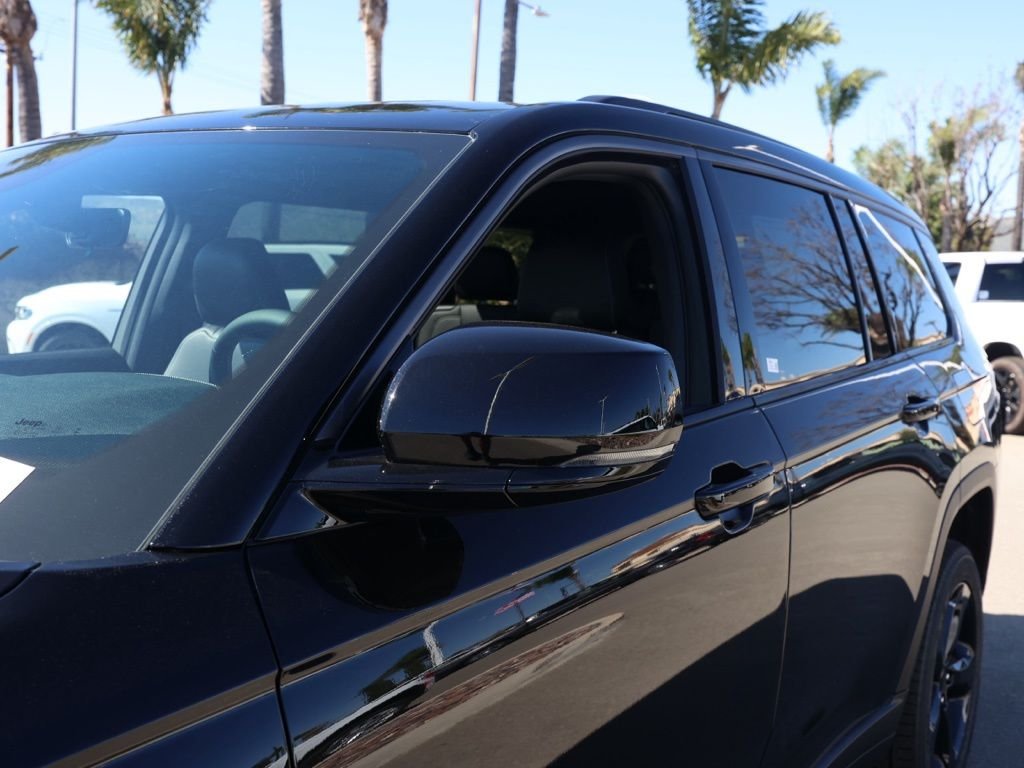 New 2026 Diamond Black Crystal Pearl-Coat Exterior Paint Jeep Limited image 11