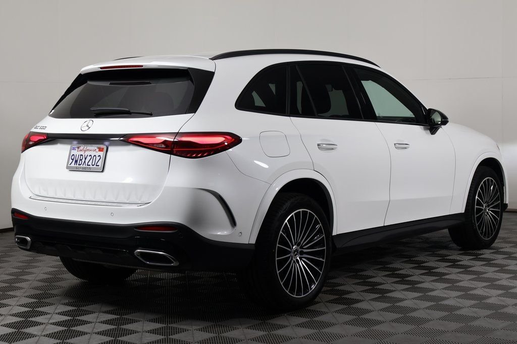 Used 2026 MANUFAKTUR Moonlight White Metallic Mercedes-Benz GLC 300 image 4