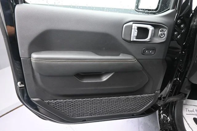 New 2026 Black Clear-Coat Exterior Paint Jeep Sahara image 26