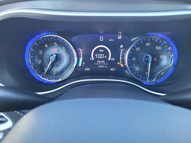 Used 2025 White Chrysler Select image 22