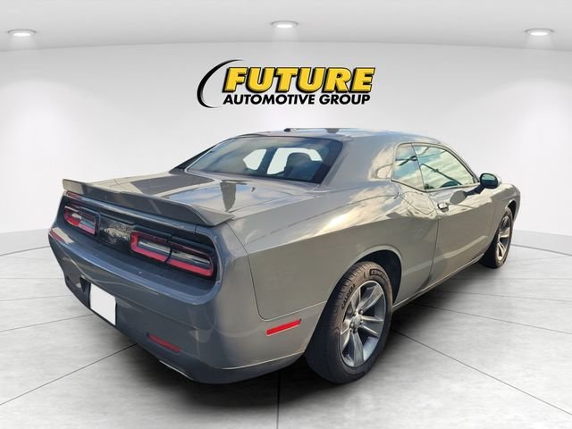 Used 2019 Gray Dodge SXT image 3