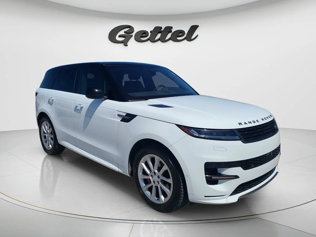 Used 2023 White Land Rover SE Dynamic image 3