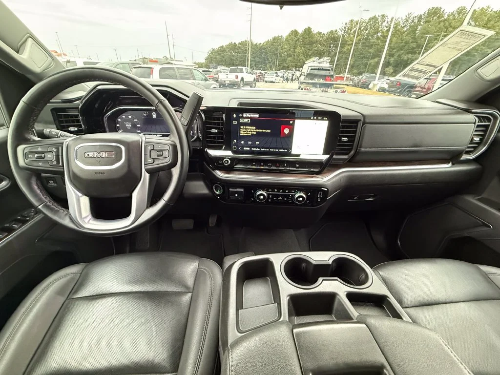 Used 2025 White GMC SLT image 7