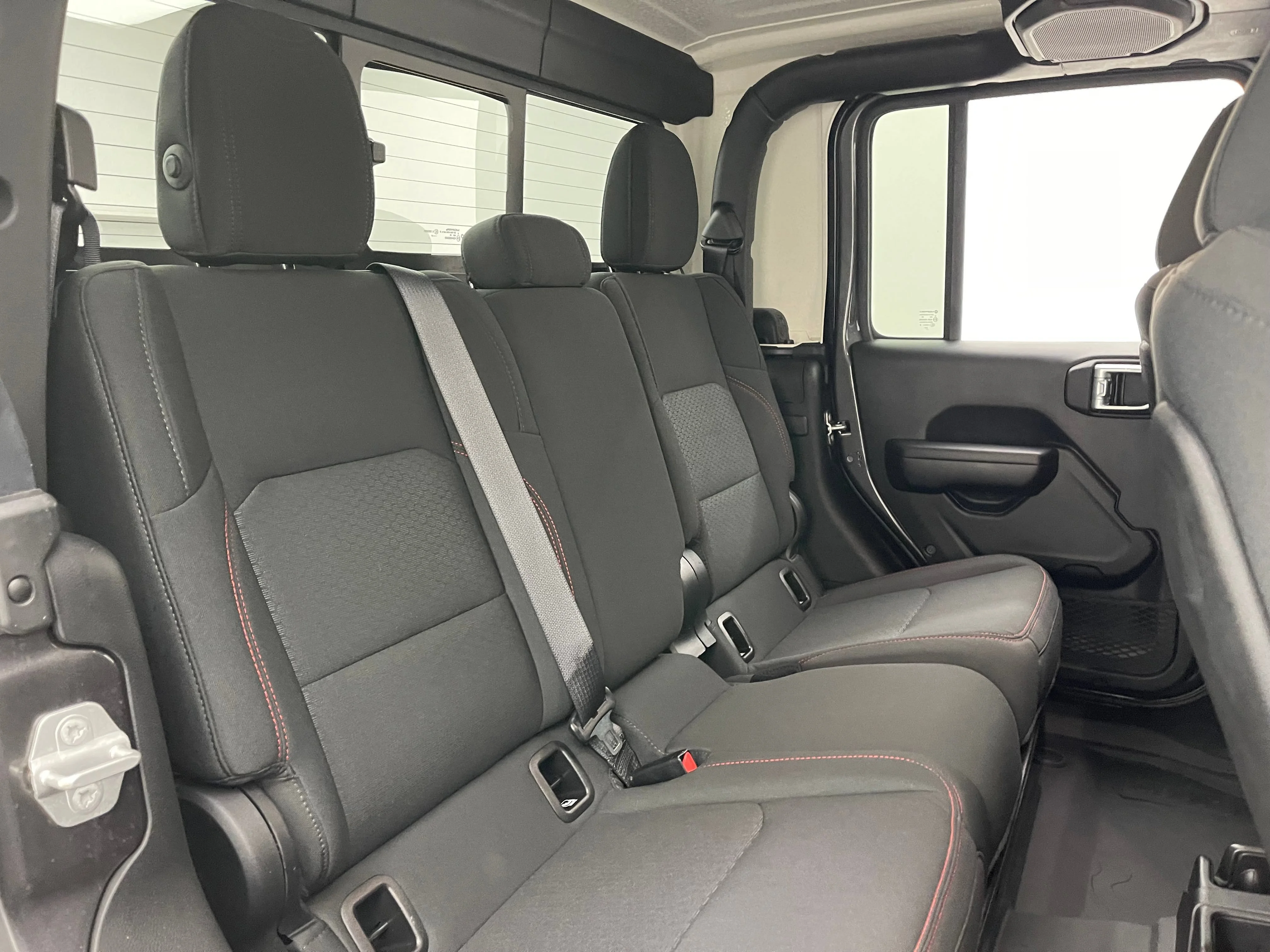 Used 2021  Jeep Rubicon image 35