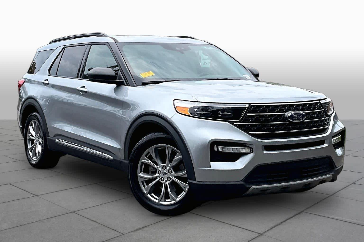 Used 2022 Iconic Silver Ford XLT image 3