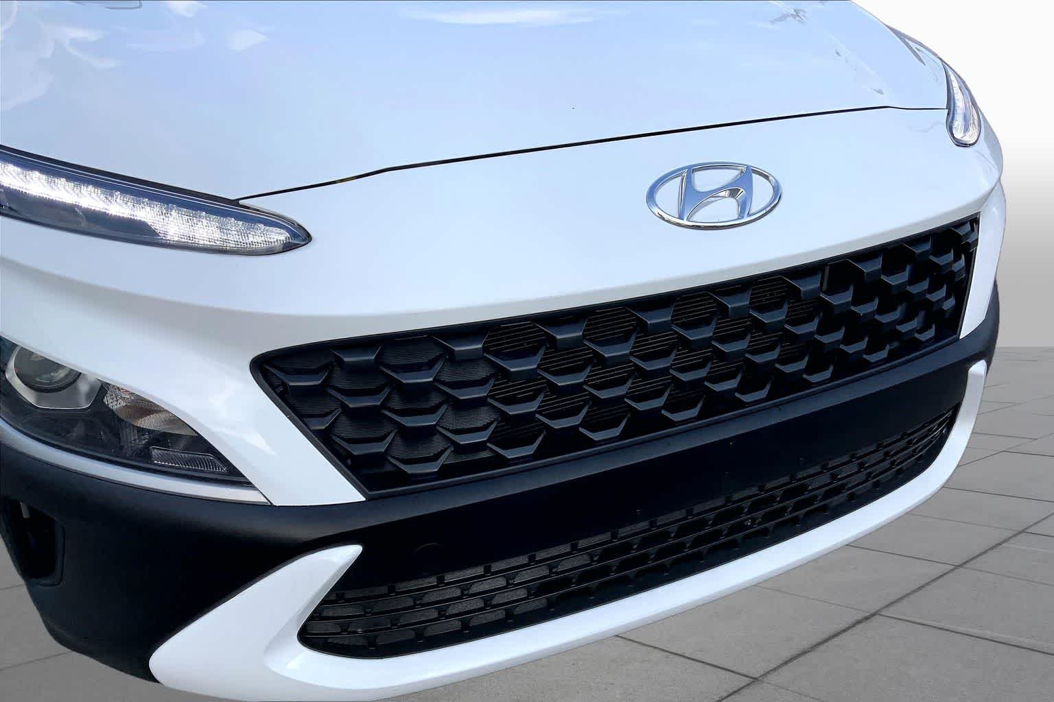 Used 2022 Lunar White Hyundai SEL image 30