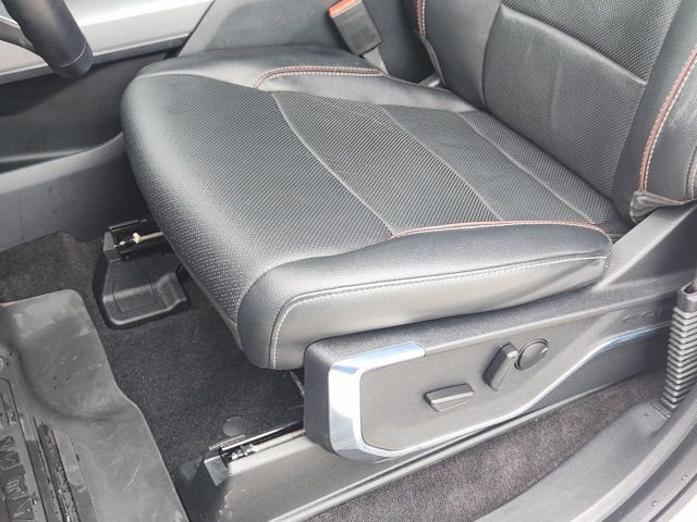 Used 2022 White Ford Lariat image 26