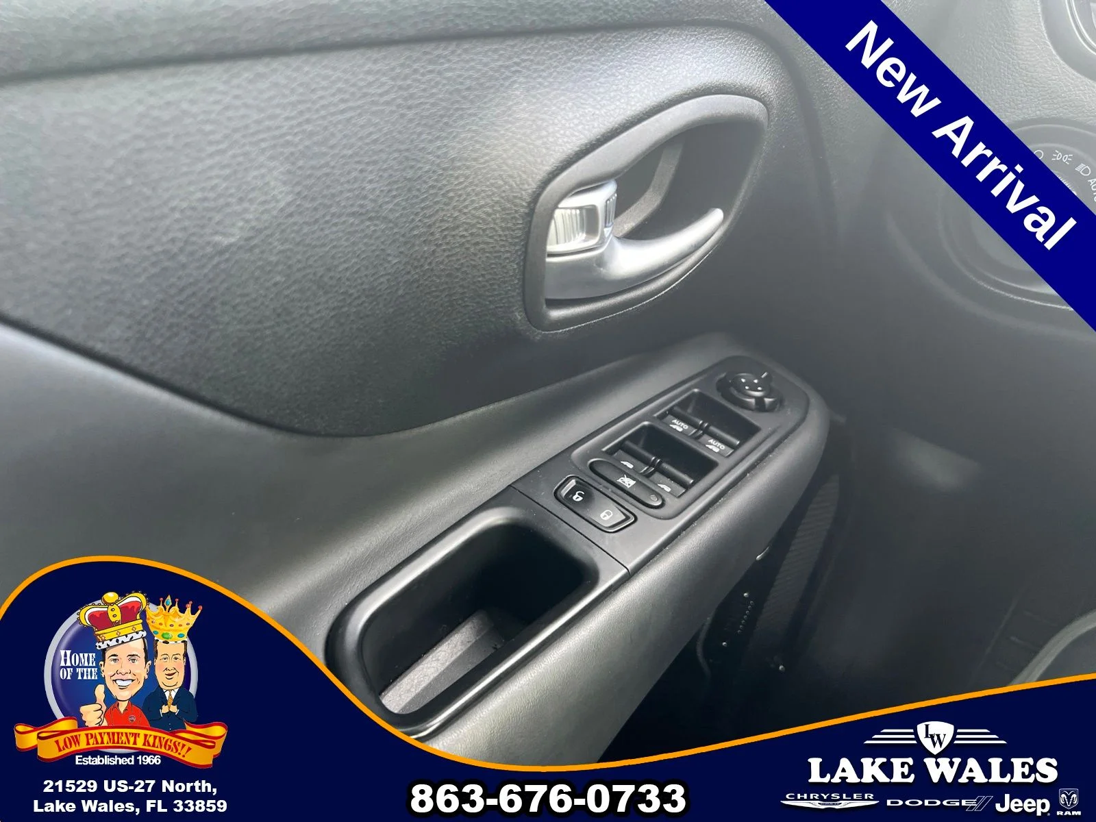 Used 2018  Jeep Latitude image 10