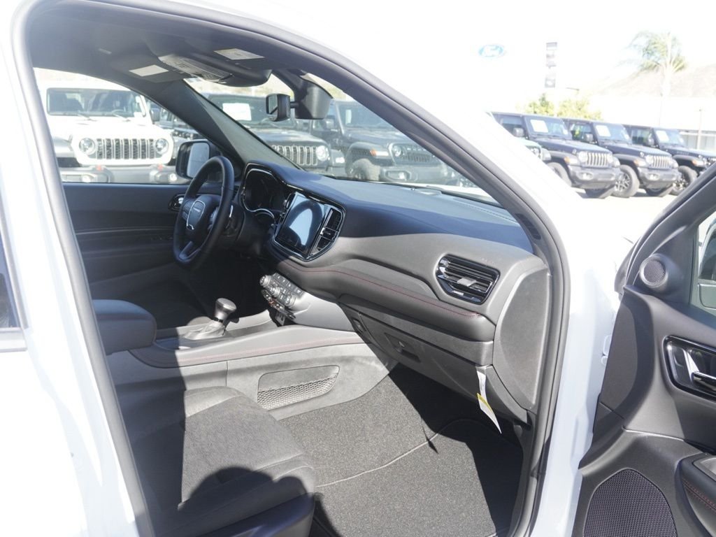 New 2026 White Knuckle Clear-Coat Exterior Paint Dodge GT HEMI V8 image 23