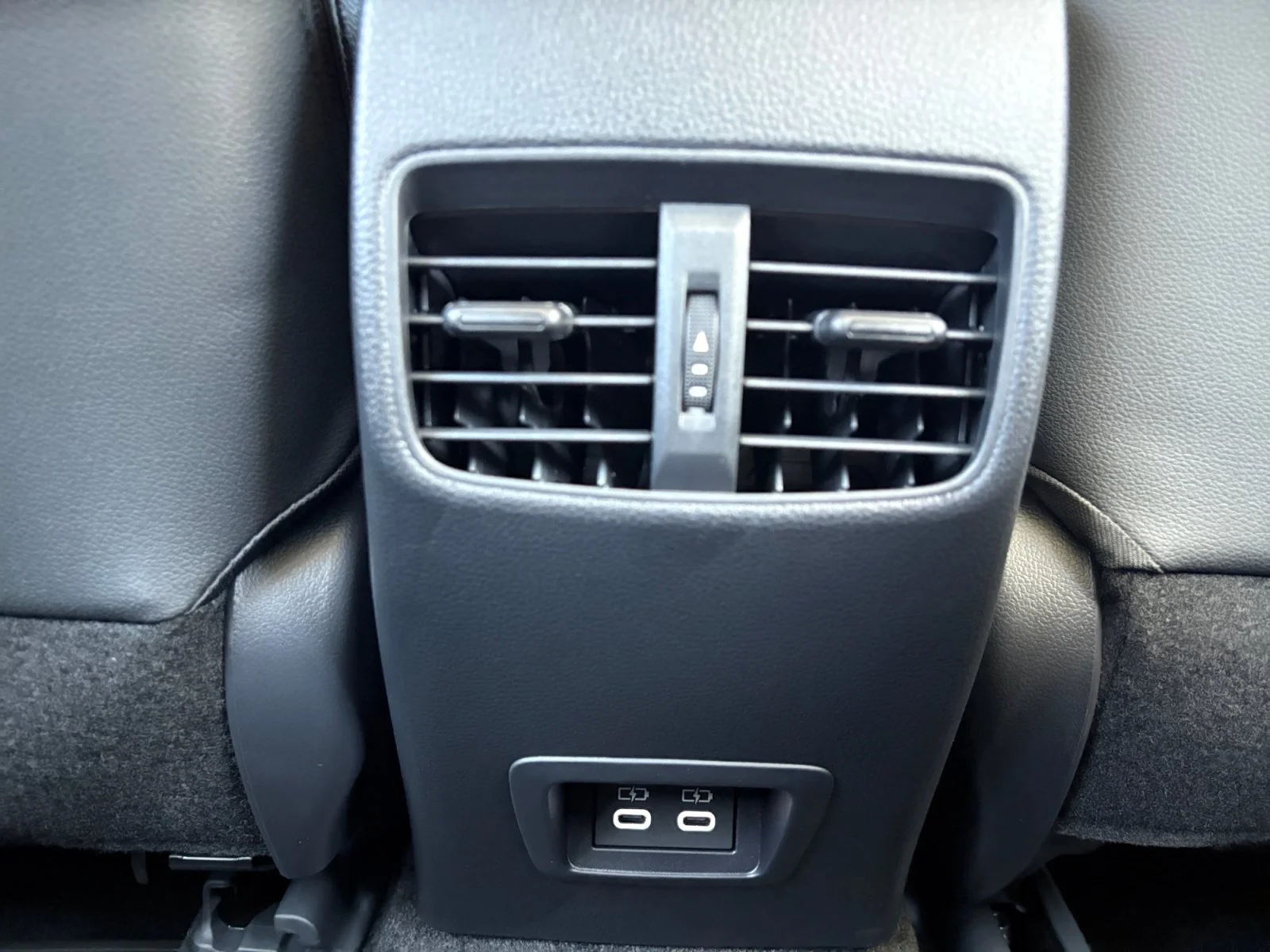 New 2026 Wind Chill Pearl <sup>1</sup> Toyota  XLE image 28