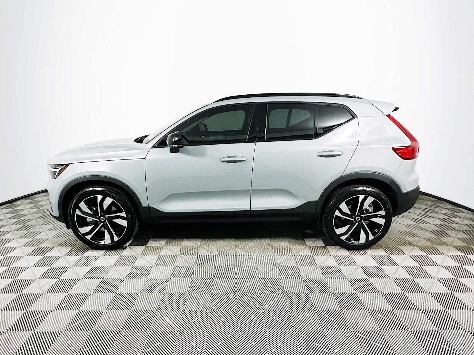 New 2026 Vapour Grey Volvo Ultra image 4