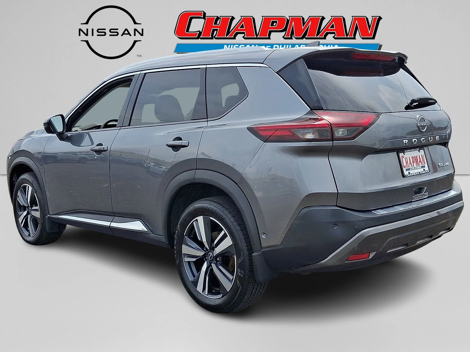 Used 2023 Gun Metallic Nissan SL image 4