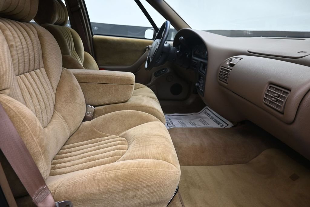 Used 1995 Beige Pontiac SE image 9