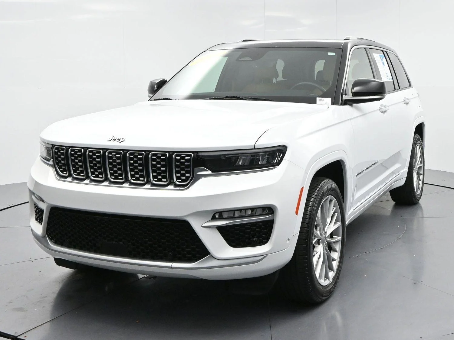 Used 2022 White Jeep Summit image 3