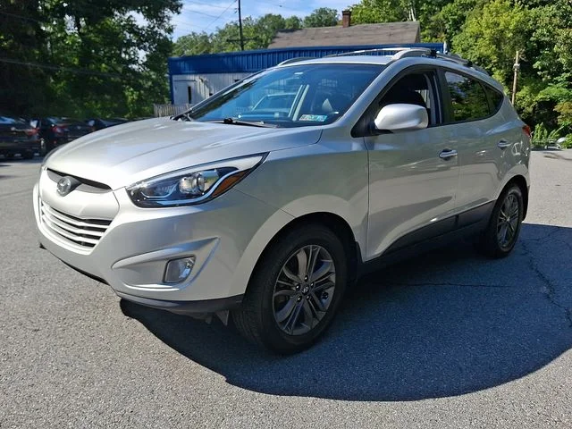 Used 2015 Silver Hyundai SE image 6