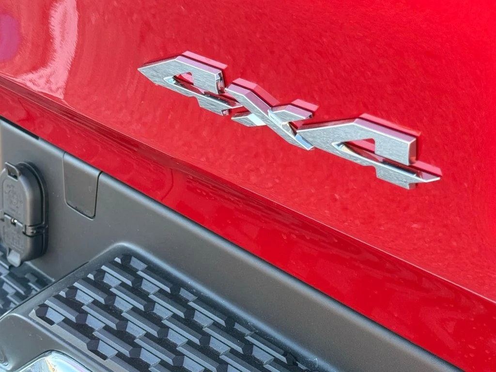 New 2026 Molten Red Pearl-Coat Exterior Paint RAM Laramie image 38