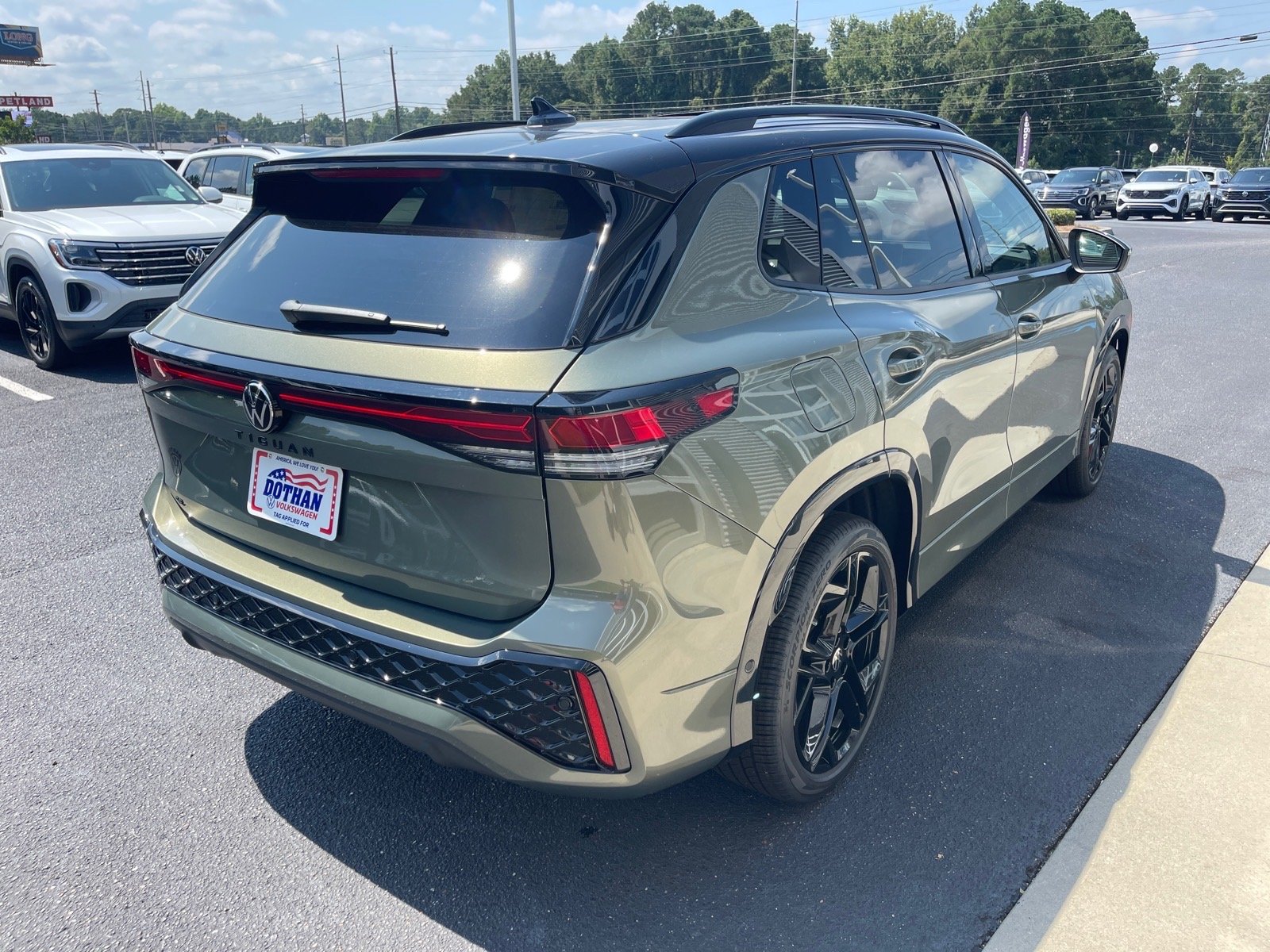 New 2026 Avocado Green W/ Deep Black Roof Volkswagen SE R-Line Black image 16