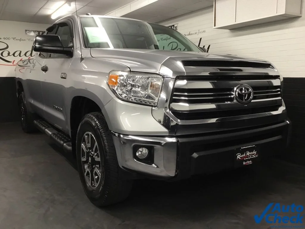 Used 2017 Silver Toyota SR5 image 3