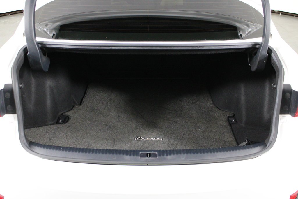 Used 2015  Lexus 250 image 16