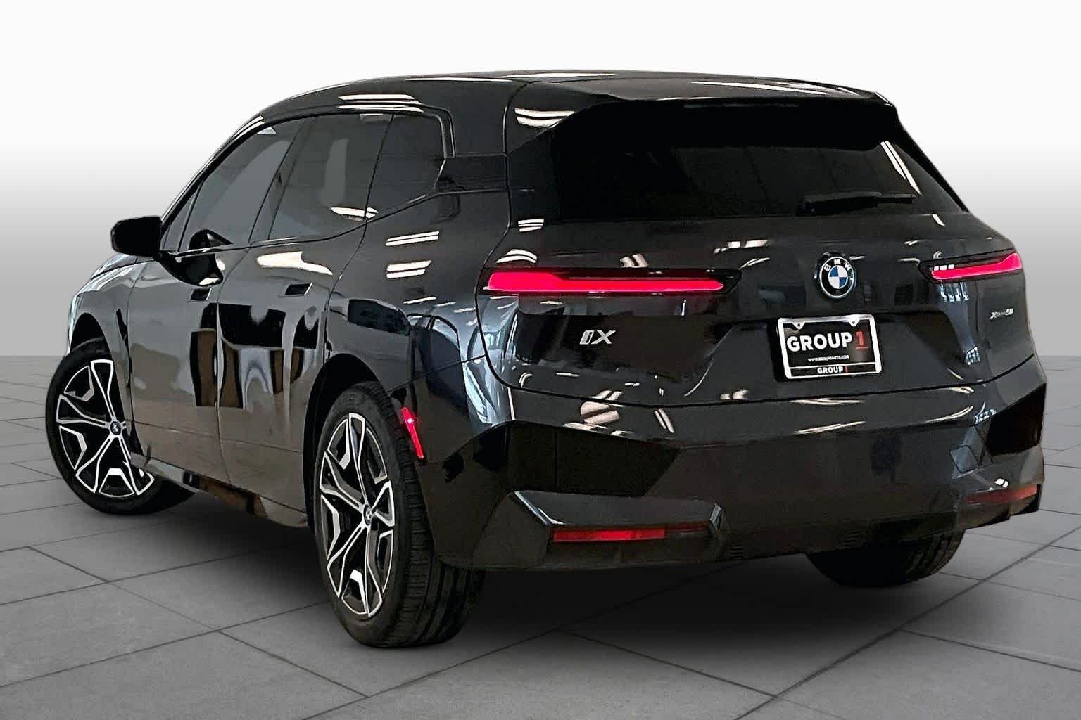Used 2024 Dark Graphite Metallic BMW xDrive50 image 11