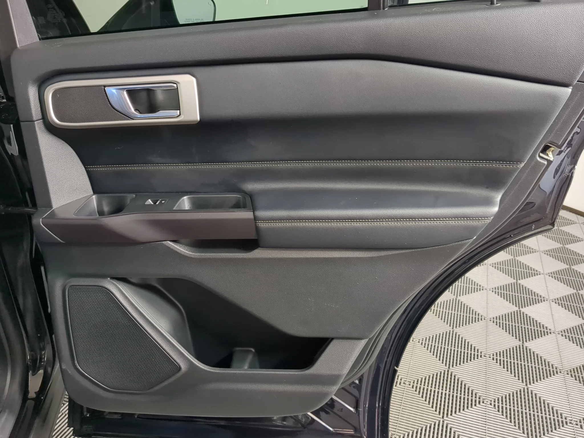 Used 2020 Agate Black Metallic Ford XLT image 24