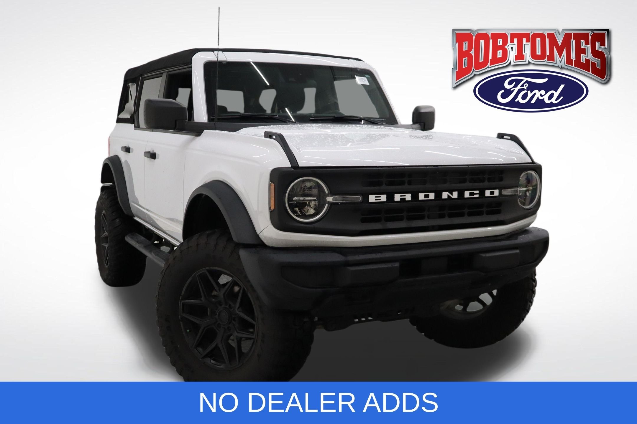 2023 Ford Bronco Base 4WD 4-door's photo