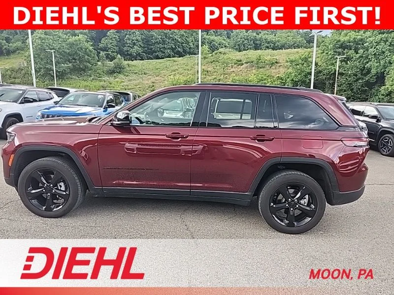 Used 2025 Red Jeep Altitude X image 4