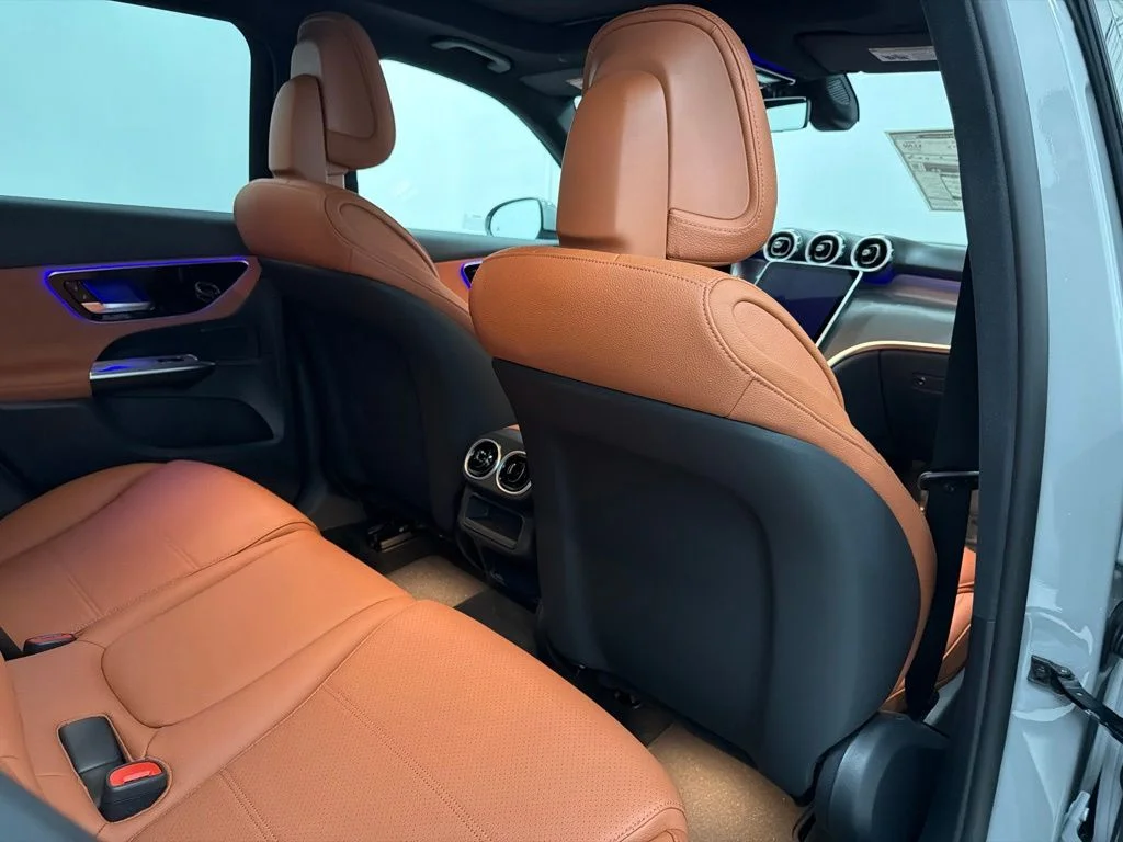 New 2027 White Mercedes-Benz GLC 300 image 27
