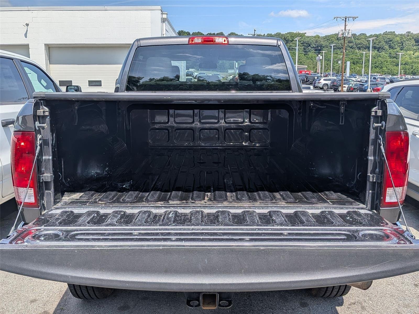 Used 2018 Granite Crystal Metallic Clearcoat Ram Tradesman image 31