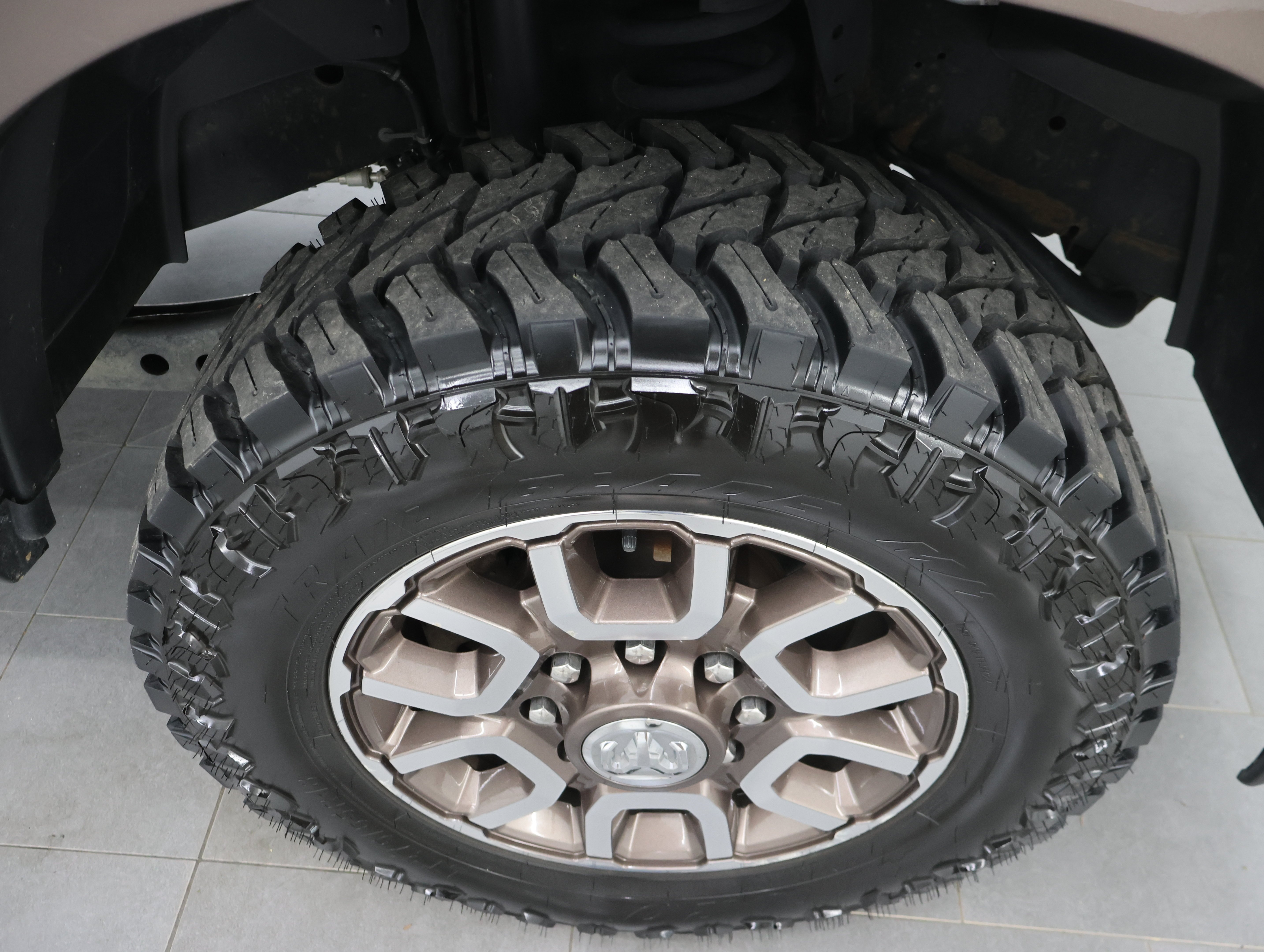 Used 2019 Pearl White Ram 4x4 Crew Cab Longhorn: CREW-SHORT-LARAMIE LONGHORN-6.7L DIESEL-TOW TECH-ADAPTIVE CRUISE image 3