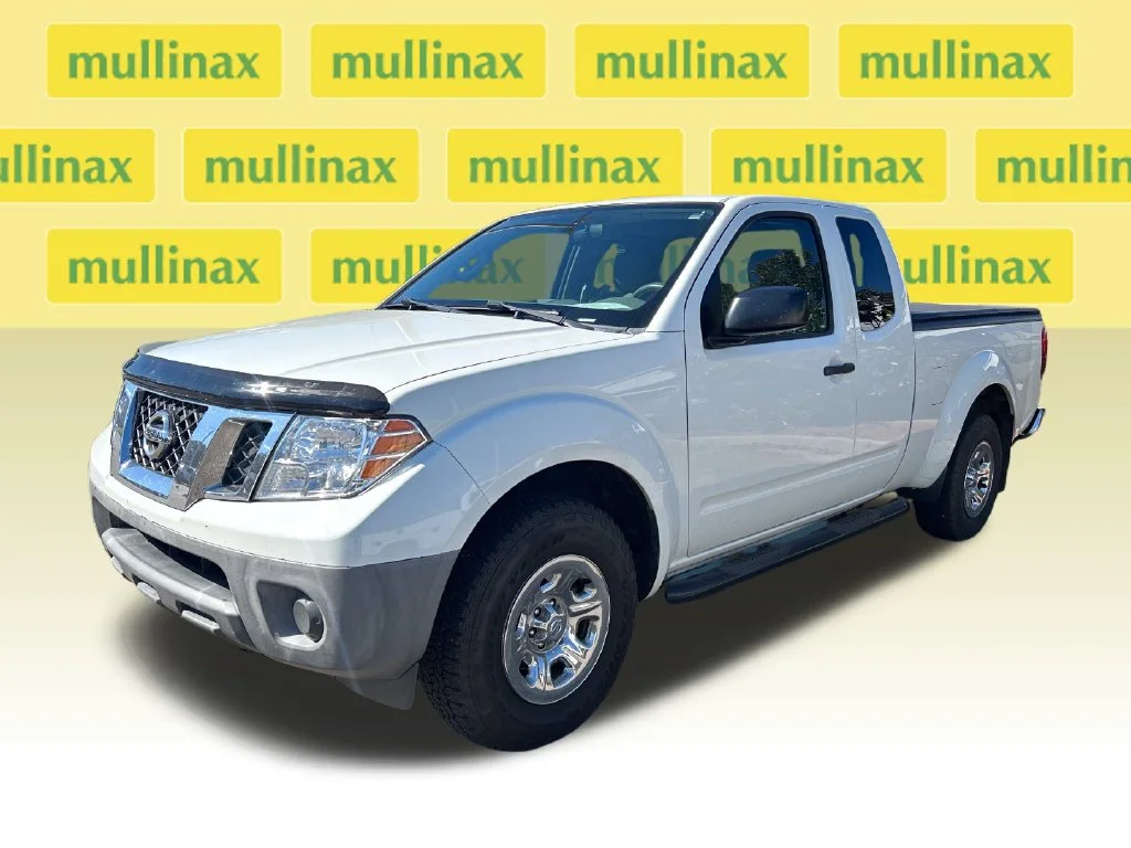 Used 2016  Nissan  image 4